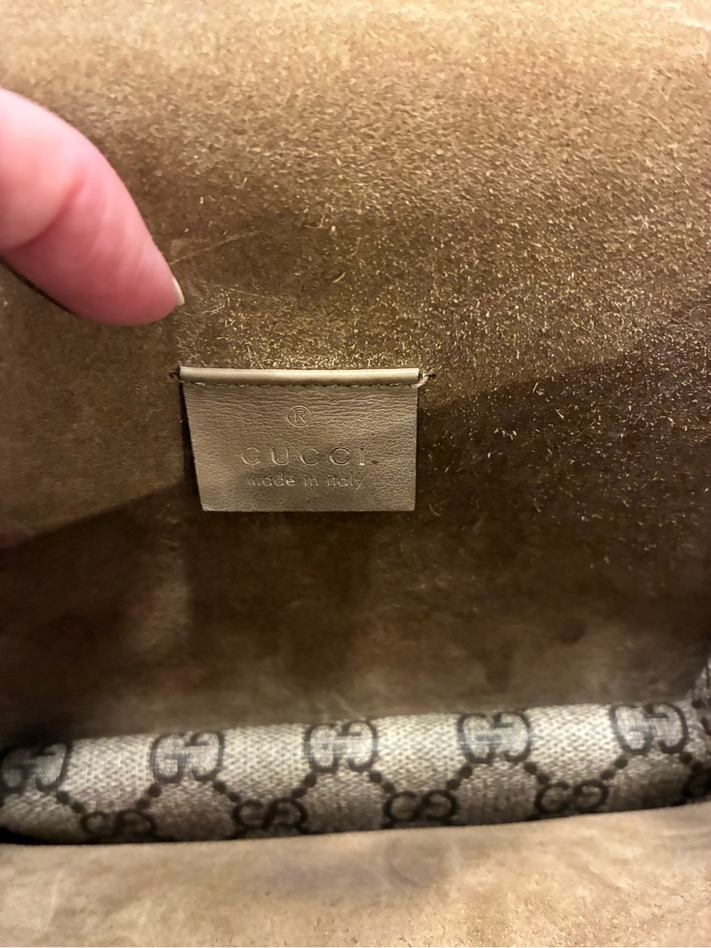 Gucci GG Supreme Canvas Shoulder Bag in tan and silver - Picture 10 of 16